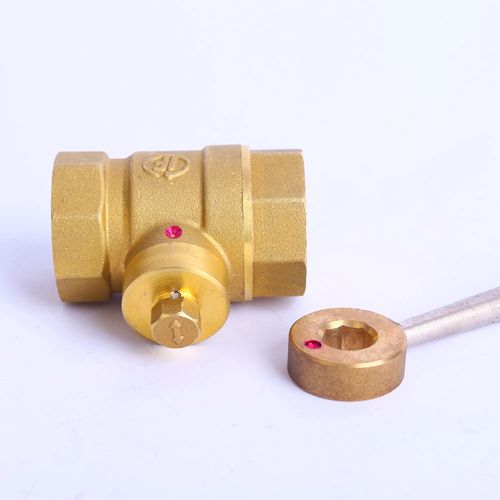 内三角热力表前磁性锁闭阀 地暖系统的安全守护者